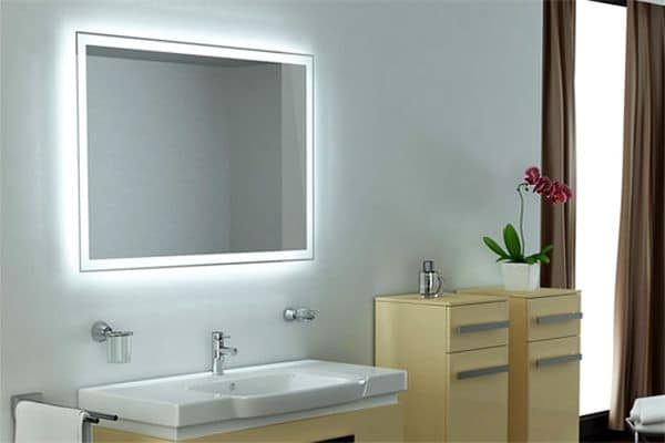 Зеркало с подсветкой в ванной