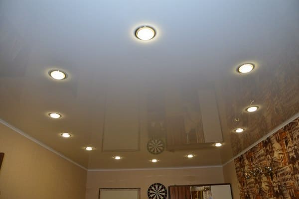 Точечные светильники в подвесном потолке