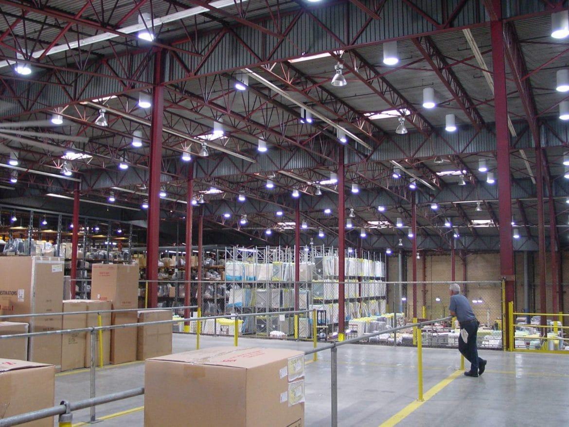  светодиодные светильники для освния рабочих и складских .
