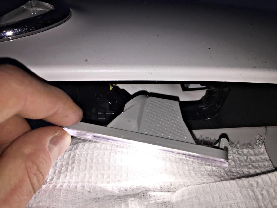 Замена лампы подсветки номерного знака на популярных моделях