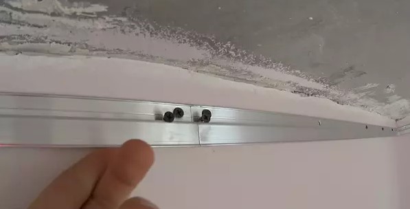 Как делают парящие линии на натяжном потолке