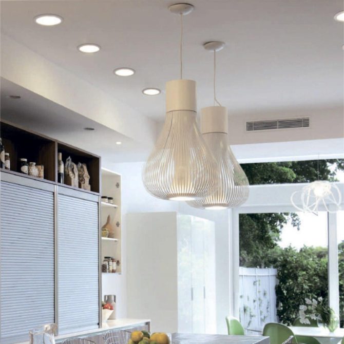 Идеи дизайна освещения для кухни совмещенной с гостиной